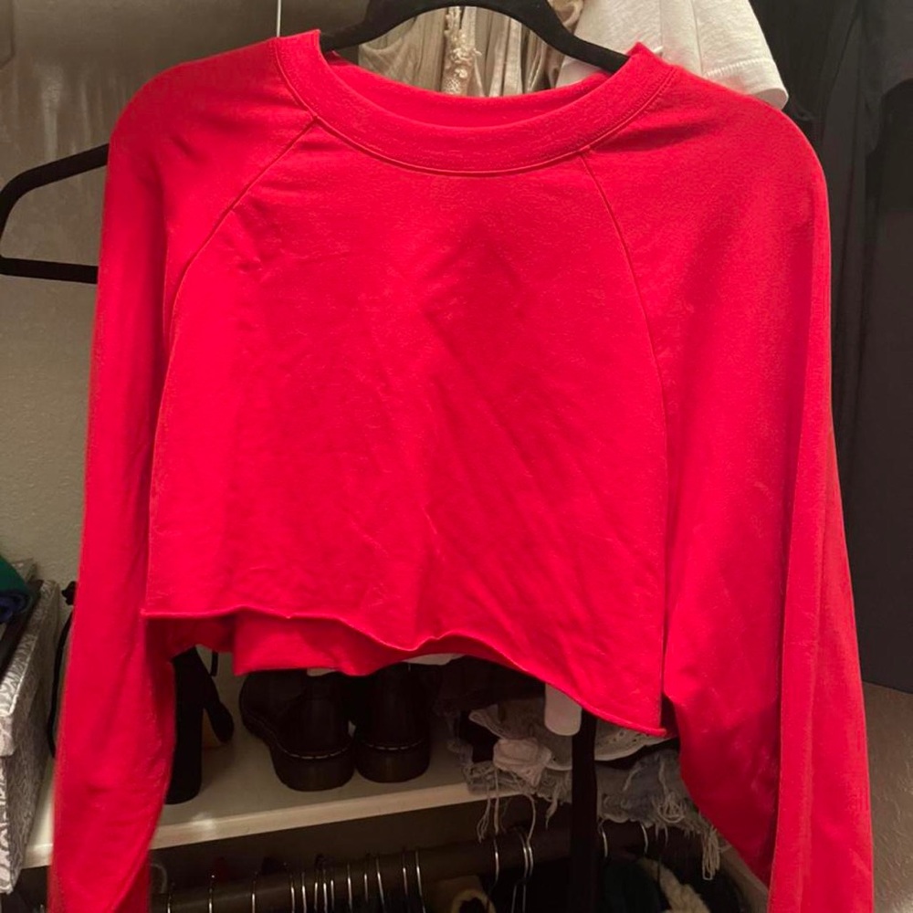 alo yoga cropped red long sleeve